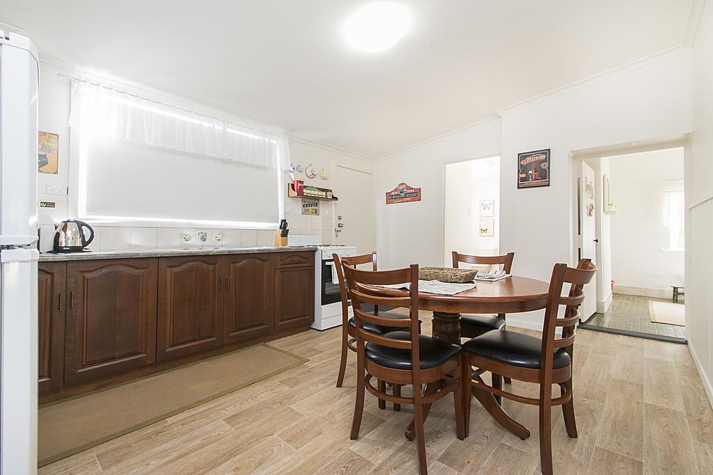 Stoneleigh Cottage Bed And Breakfast Angaston Room photo